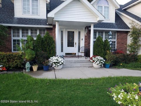 Photo of 143 Lander Avenue, Staten Island, NY 10314 (MLS # 2405279)