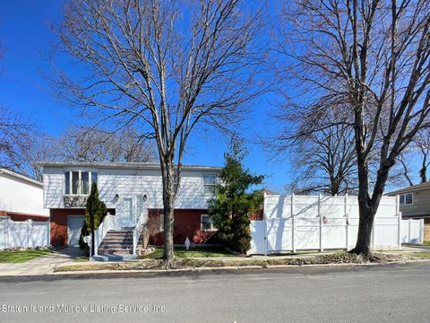 Photo of 467 Maine Avenue, Staten Island, NY 10314 (MLS # 2401302)