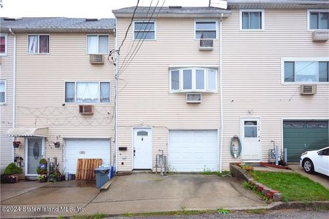 Photo of 105 Clark Lane, Staten Island, NY 10304 (MLS # 2405528)