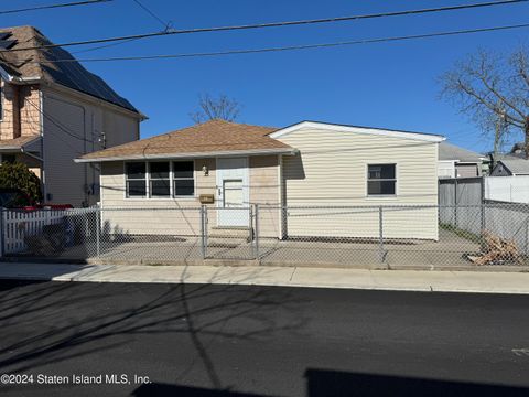 Single Family Residence in Staten Island NY 25 Waterside Street.jpg