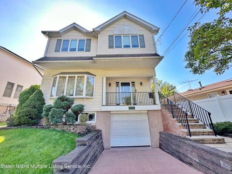 Photo of 12 Hillis Street, Staten Island, NY 10312 (MLS # 1164725)