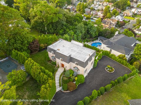 Photo of 6 Romer Road, Staten Island, NY 10304 (MLS # 1164412)