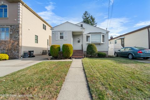 Photo of 453 Willowbrook Road, Staten Island, NY 10314 (MLS # 2406759)