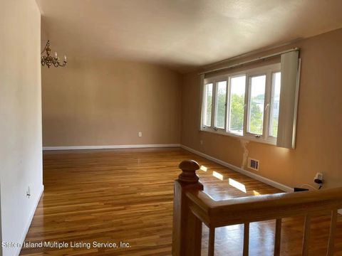 Photo of 16 Greencroft Avenue, Staten Island, NY 10308 (MLS # 1156860)