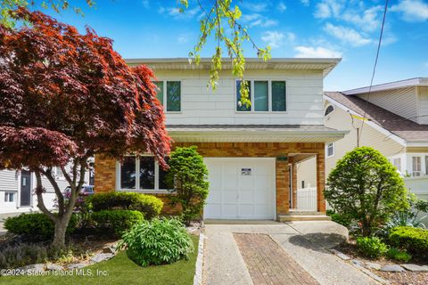 Photo of 21 Liberty Avenue, Staten Island, NY 10306 (MLS # 2402723)