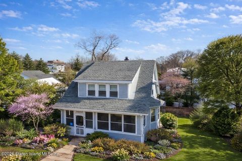 Photo of 454 Home Avenue, Staten Island, NY 10305 (MLS # 2600479)