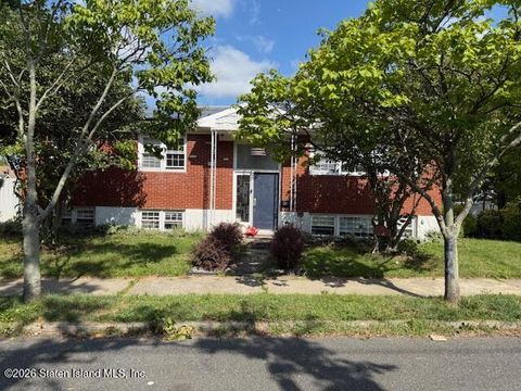 Photo of 197 Craig Avenue, Staten Island, NY 10307 (MLS # 2600231)