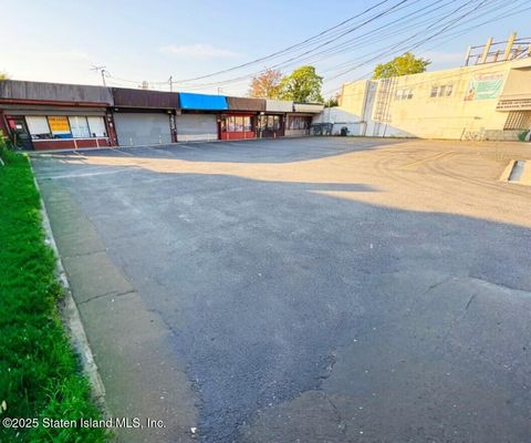 Photo of 4010 Hylan Boulevard, Staten Island, NY 10308 (MLS # 2502374)