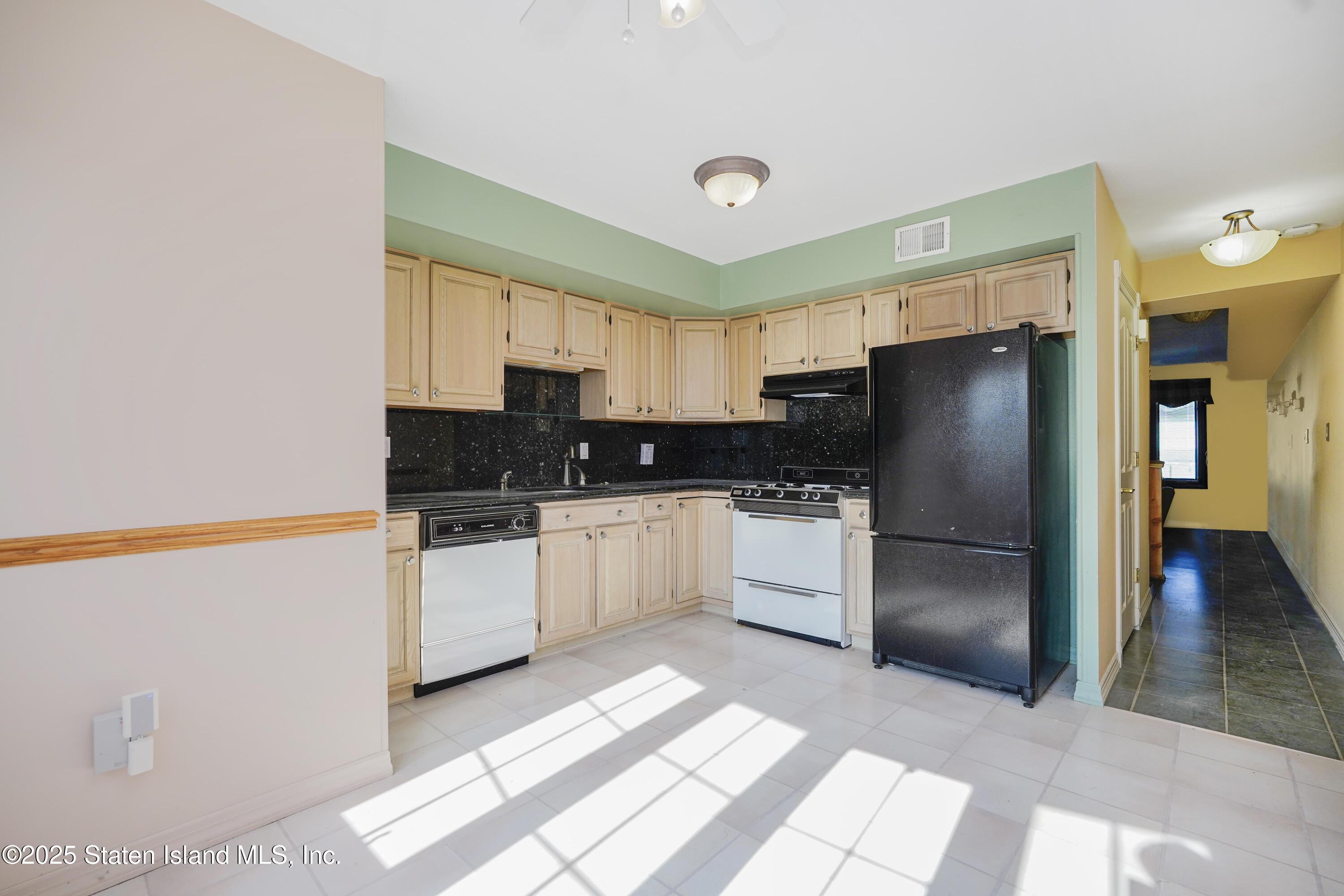 125 Milton Avenue, Staten Island, New York image 9