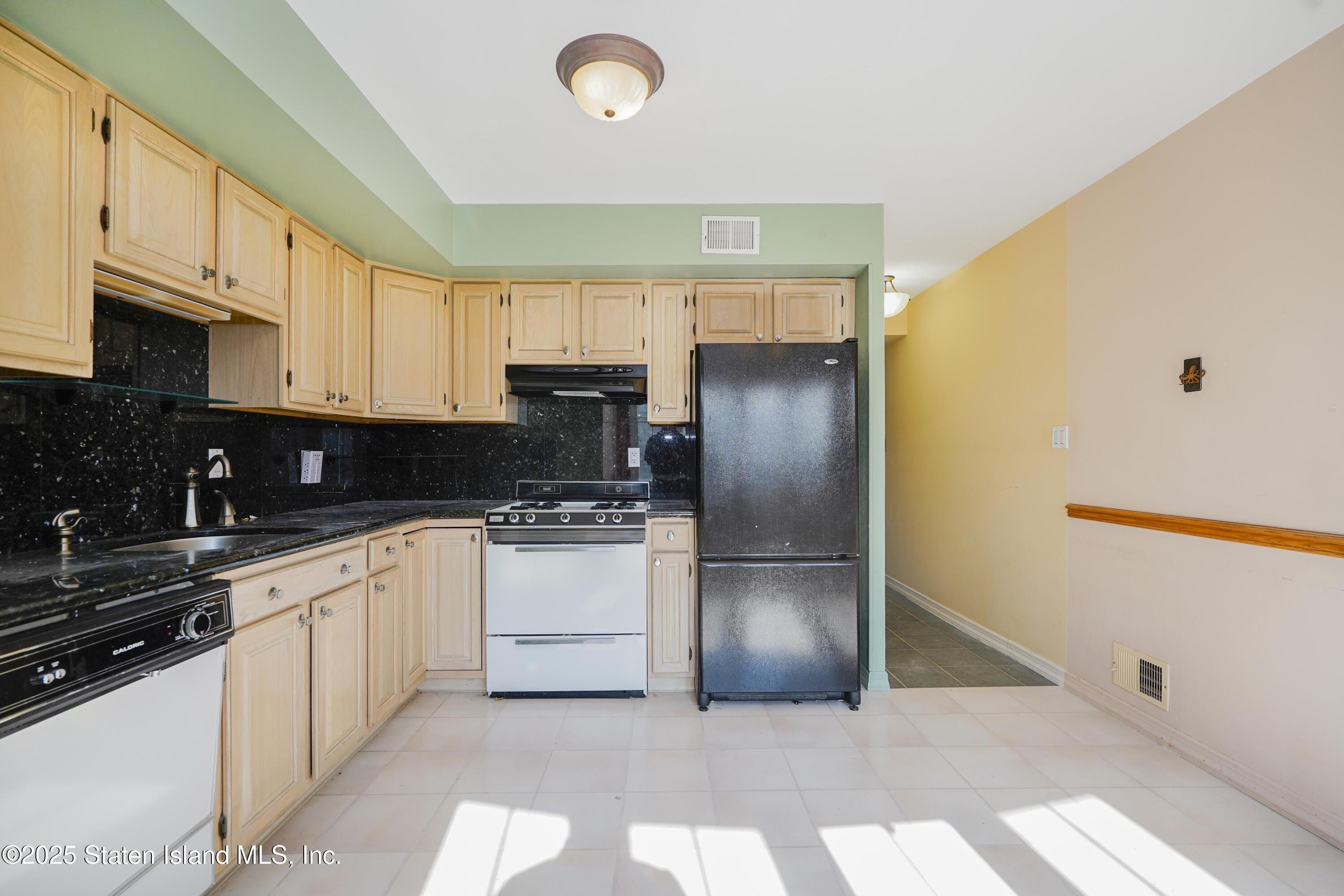 125 Milton Avenue, Staten Island, New York image 10