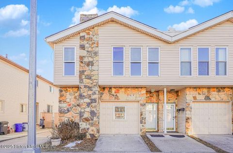 Photo of 110 Logan Avenue, Staten Island, NY 10301 (MLS # 2500264)