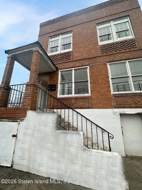 Photo of 173 Grandview Avenue, Staten Island, NY 10303 (MLS # 2602043)