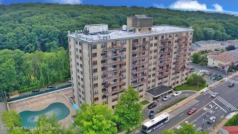 Photo of 1000 Clove Road #9f, Staten Island, NY 10301 (MLS # 1163696)