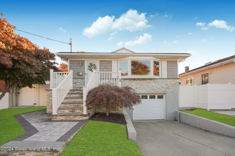 Photo of 78 Ronald Avenue, Staten Island, NY 10303 (MLS # 2406065)