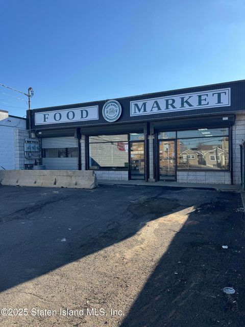 Photo of 530 Midland Avenue, Staten Island, NY 10306 (MLS # 2501217)