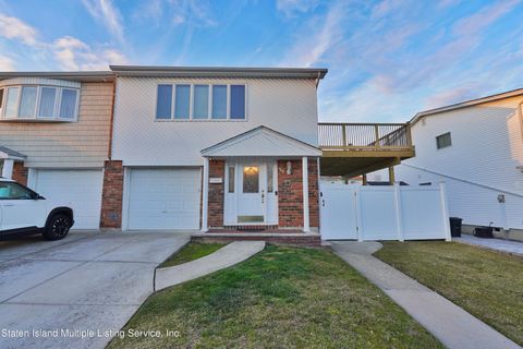 Photo of 59 Ladd Avenue, Staten Island, NY 10312 (MLS # 2400902)
