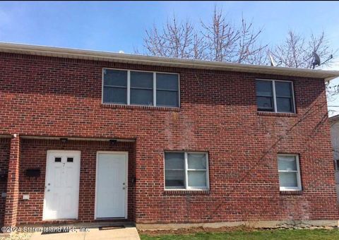 Photo of 7 Dalton Avenue, Staten Island, NY 10306 (MLS # 2406740)