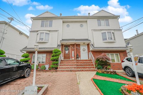Photo of 443 Ridgewood Avenue, Staten Island, NY 10312 (MLS # 2503519)