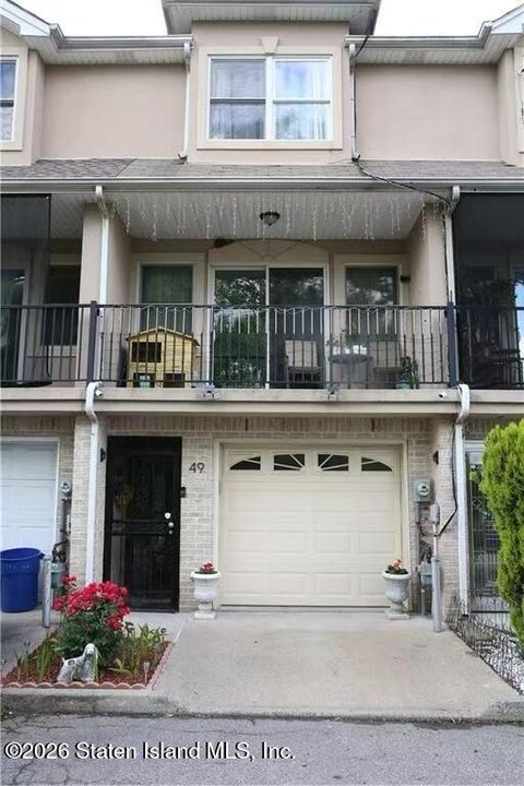 Photo of 49 Crestwater Court, Staten Island, NY 10305 (MLS # 2600890)