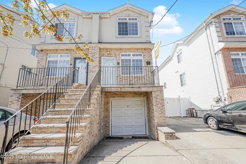 Photo of 325 Colony Avenue, Staten Island, NY 10306 (MLS # 2500832)