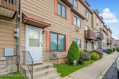 Photo of 60 Lamped Loop Loop, Staten Island, NY 10314 (MLS # 2506092)