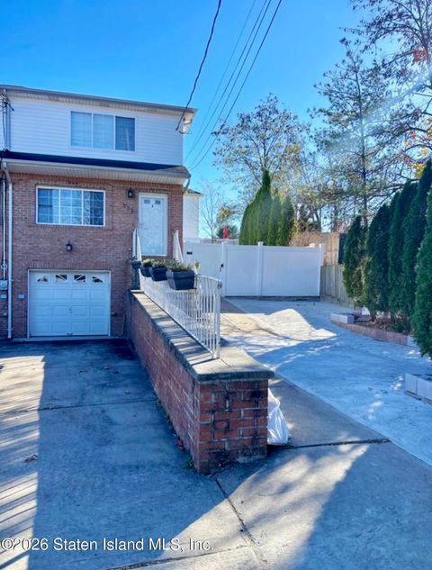 Photo of 372 Maryland Avenue, Staten Island, NY 10305 (MLS # 2600975)