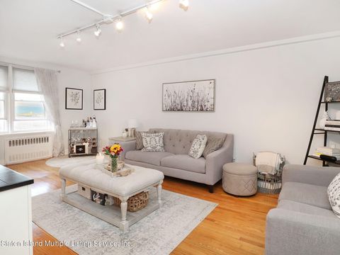 Photo of 36 Hamilton Avenue #2e, Staten Island, NY 10301 (MLS # 1159380)