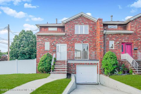 Photo of 291 Caswell Avenue, Staten Island, NY 10314 (MLS # 2504422)