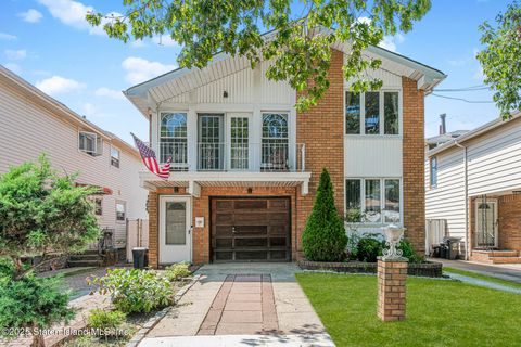 Photo of 649 Hylan Boulevard, Staten Island, NY 10305 (MLS # 2505278)