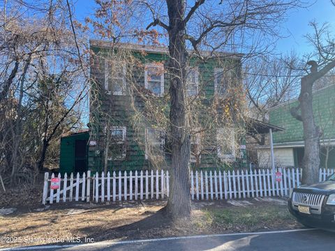 Photo of 8587 Kreischer Street, Staten Island, NY 10309 (MLS # 2506812)