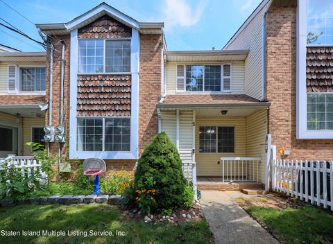 Photo of 5 Dreyer Avenue, Staten Island, NY 10314 (MLS # 1163653)