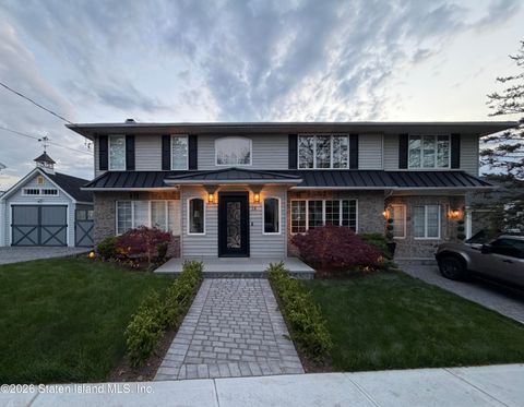 Photo of 18 Wards Point Avenue, Staten Island, NY 10307 (MLS # 2602230)