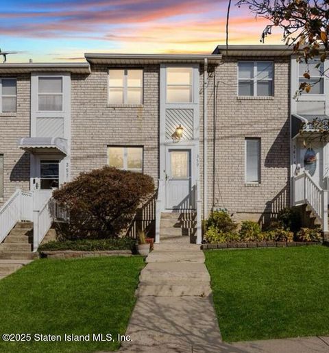 Photo of 359 Huguenot Avenue, Staten Island, NY 10312 (MLS # 2500585)