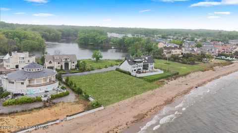 Photo of 140 Nicolosi Drive, Staten Island, NY 10312 (MLS # 2601539)