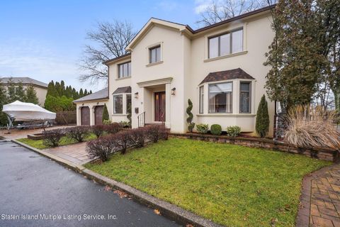 Photo of 30 Hillview Lane, Staten Island, NY 10304 (MLS # 2400758)