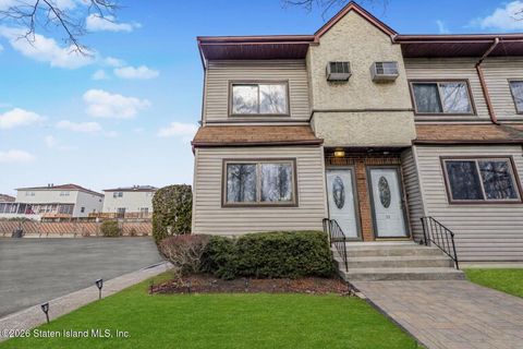 Photo of 360 Barlow Avenue #40, Staten Island, NY 10308 (MLS # 2600684)