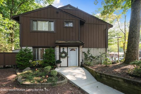 Photo of 24 Rumson Road, Staten Island, NY 10314 (MLS # 1164263)