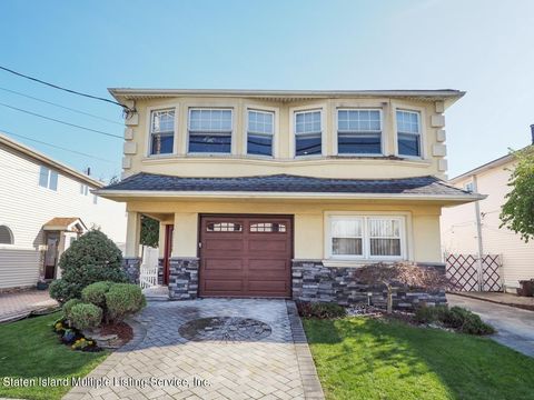 Photo of 478 Watchogue Road, Staten Island, NY 10314 (MLS # 2402048)
