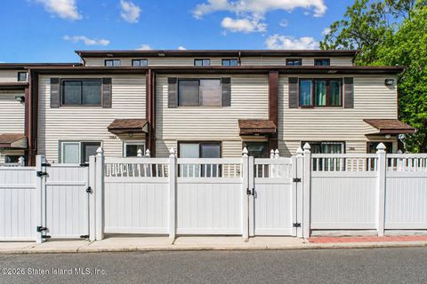 Photo of 1962 Arthur Kill Road, Staten Island, NY 10312 (MLS # 2602337)