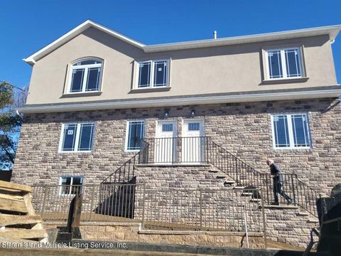 Photo of 1 Eugene Street, Staten Island, NY 10309 (MLS # 1160127)