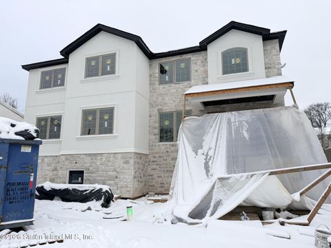 Photo of 388 Arden Avenue, Staten Island, NY 10312 (MLS # 2600121)