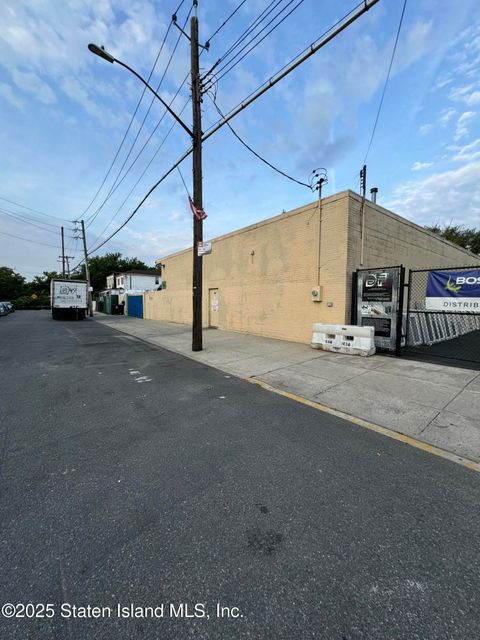 Photo of 234 Grandview Avenue, Staten Island, NY 10303 (MLS # 2501338)