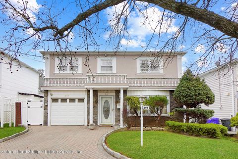 Photo of 395 Fanning Street, Staten Island, NY 10314 (MLS # 1161246)