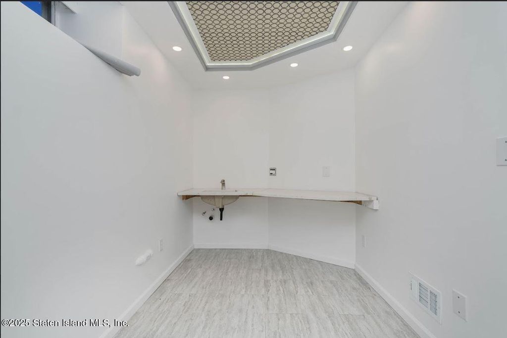 Photo of 1330 Rockland Avenue, Staten Island, NY 10314 (MLS # 2504636)