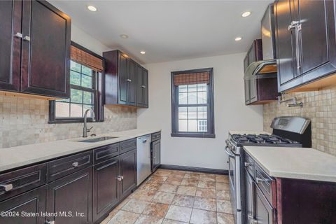 Photo of 77 Crystal Avenue, Staten Island, NY 10302 (MLS # 2404099)