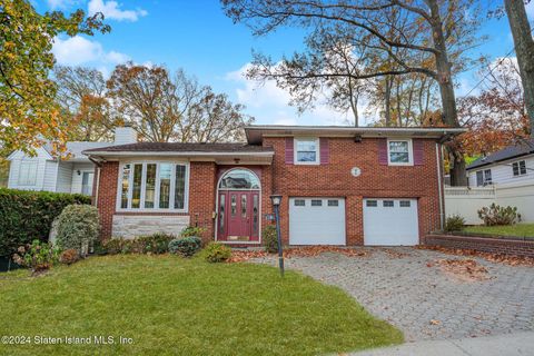 Photo of 110 Norden Street, Staten Island, NY 10304 (MLS # 2406203)