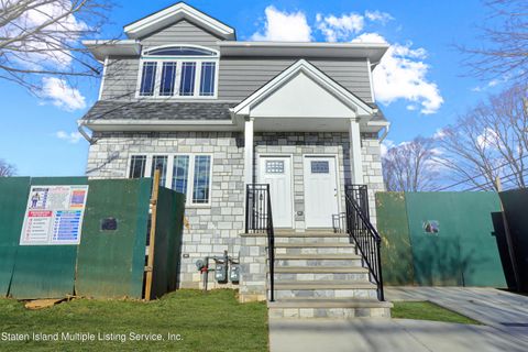 Photo of 121 Jerome Avenue, Staten Island, NY 10305 (MLS # 2401455)