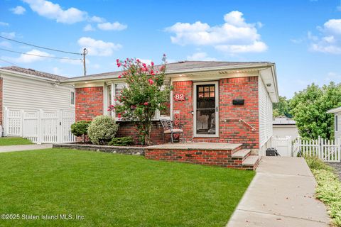 Photo of 82 Woods Of Arden Road, Staten Island, NY 10312 (MLS # 2504963)