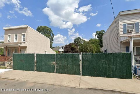 Photo of 37 Wiederer Place, Staten Island, NY 10304 (MLS # 2403036)