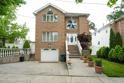 Photo of 1 Wrenn Street, Staten Island, NY 10309 (MLS # 1163025)